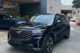 新版福特探险者亮相，矩阵格栅+七座，气场超越汉兰达，威猛霸气图片