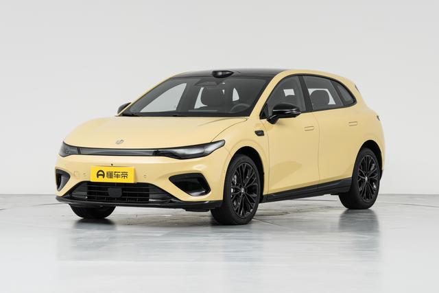 10 万级纯电轿车，无边框车门+无麦 K 歌，零跑 Lafa5