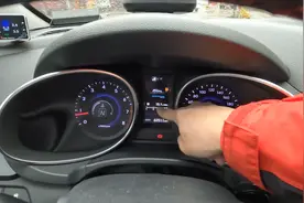 汽车表显油耗到底准不准？喵哥测试给你看，油耗这样算才是准确的图片