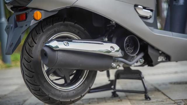 一万出头的高颜值本田复古踏板——新大洲本田NS125LA静态评测