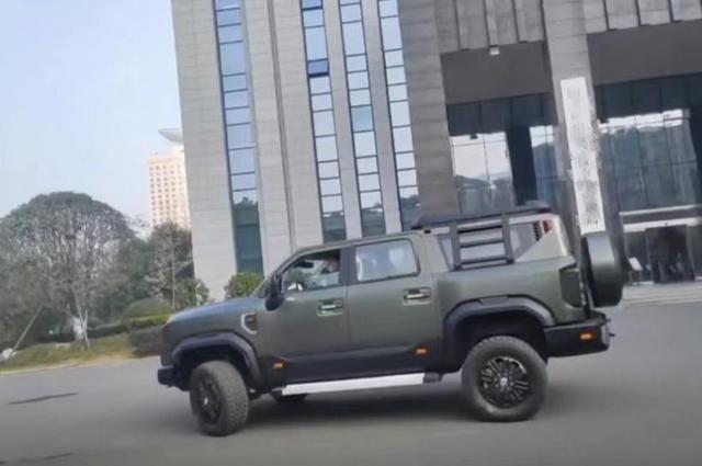 2024东风猛士M50亮相，国产越野“急先锋”，6.7升柴油引擎+四驱