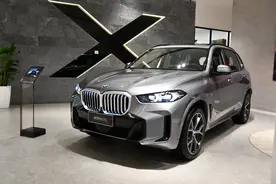 中期改款，动力提升 实拍2023款宝马X5图片