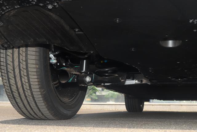 连续两月销量破万，扒开表面看看广汽丰田铂智 3X里边的料