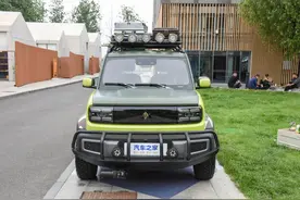 宝骏牌“坦克100”，售价7.98万起，续航303公里，配备蠕行模式图片