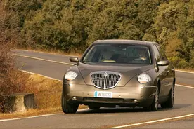 蓝旗亚Thesis 为何被称为最豪华的前置前驱车？图片