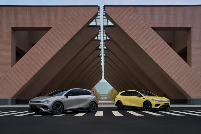 12 万内宽体轿跑新标杆，新能源汽车的小钢炮～零跑 Lafa5