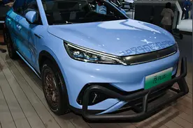 比亚迪元PLUS运动版实车，外观很霸气，车顶带帐篷，后备箱带厨房图片