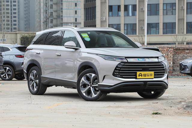 别克昂科威Plus外观漂亮，安静舒适，配2.0T+9AT变速箱，性价比高