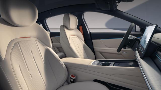 颜值智能操控三在线 东风奕派 eπ007+ 15 万级智美轿跑新选择