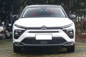 凡尔赛C5 X：虎年开门红版车型上市，标配1.6T引擎起售14.37万！图片