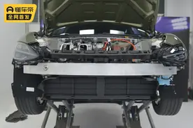 小米SU7拆解：防撞梁水平如何？站在巨人的肩膀上，不服不行！图片