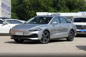 混动“大战”！荣威D7 DMH对上秦PLUS DM-i，孰胜孰负图片