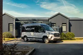 轴距超3米 仅14.78万元起！上汽大通V90 2022款正式上市！图片
