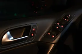 新车买回家，有些实用功能需要自己手动激活，可以省去许多操作图片