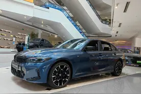 25款宝马3系实车到店，换发光格栅+水晶挡把，入门184马力+后驱图片