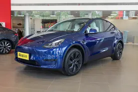 2024款特斯拉model Y上市：升级HW4.0驾驶芯片，售25.89万元起图片