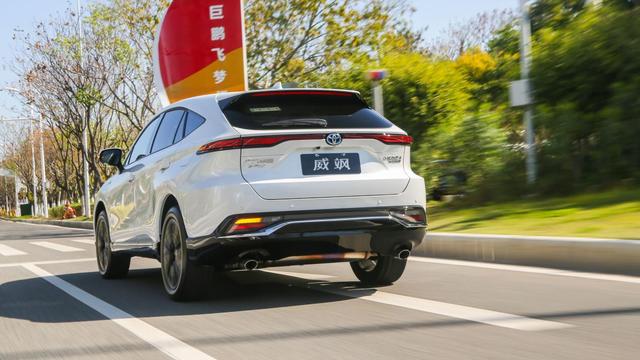 油价飙升的时代，要不要买辆混动车？试驾广汽丰田威飒