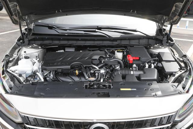 探店日产天籁，号称最舒适的B级车，售17.98万起，值不值得购买？