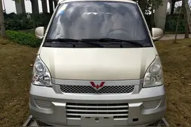 1万元买什么车？推荐2011款二手五菱荣光，最高可以拉8个人图片