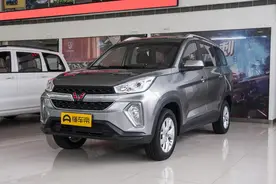 能拉人也能拉货 还是大7座 五菱宏光S3图片