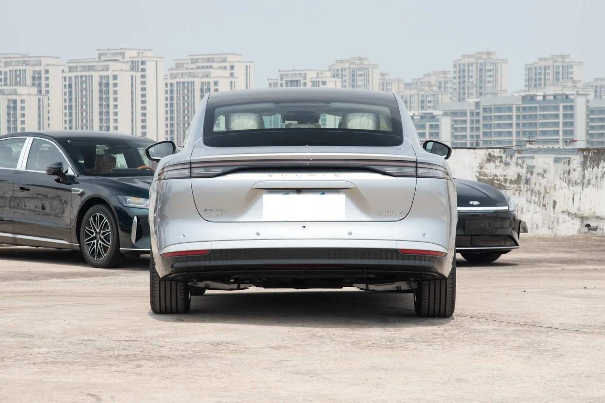 比亚迪_比亚迪汉DM 对比 奇瑞风云A9L 落地价分析