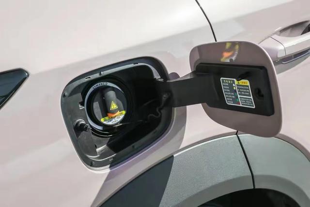 体验领克06 PHEV，颜值高还省油，顶配售价17.18万，值得入手吗？