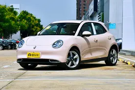 接送小孩，开小型车，这款车，内饰好打理，车内安静，好看好开图片