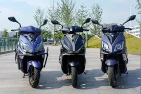 UY125、鸿125、AFR125三车静态横评图片