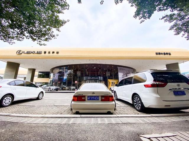 承载最初改装梦的姿态雷克萨斯LS400终成经典
