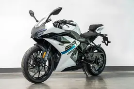 春风250SR又玩新花样，换装450SR同款外观！复古版狒狒正式申报！图片