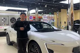 自带空气悬架的阿维塔12开起来会是什么体验？视频封面