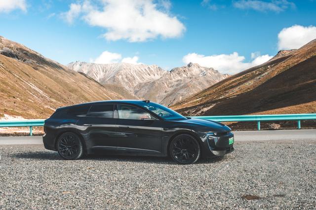 奥迪 E5 Sportback往返860公里看雪山，不旅行还叫什么奥迪旅行车