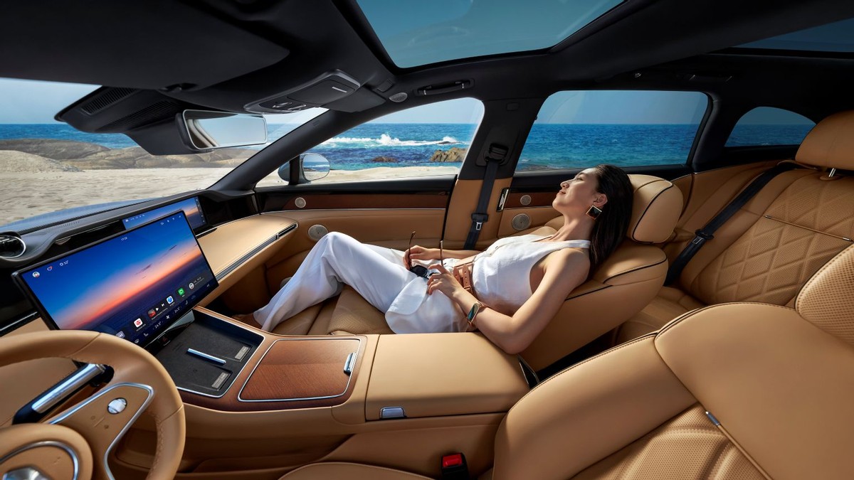 享界_豪华旅行车 享界S9T 性能智能实用成本