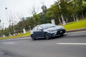 全新雷凌油耗测试：丰田第五代双擎加持，百公里油耗不到4L！图片