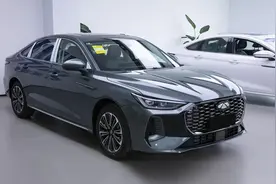 比亚迪秦L同级，奇瑞风云A8L正式上市，车长4790mm，限时9.99万起图片