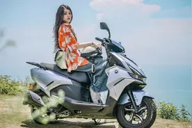 万元踏板的一匹黑马，QJ鸿125测评图片