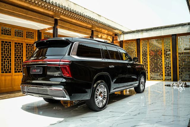 国产大型SUV，长近5米7+6座，配4.0T V8发动机，比库里南更霸气！
