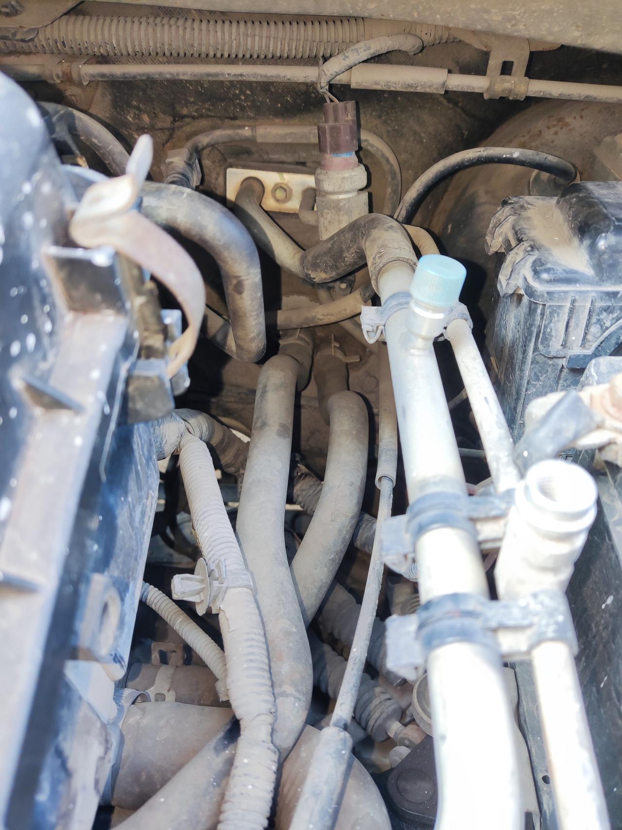 Auxiliary box inlet pipe assembly