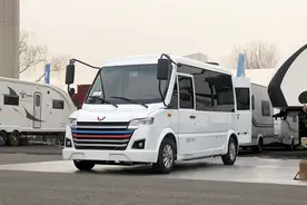 客厅、卧室、厨房、厕所一应俱全，售15.8万，带你看五菱Q500房车图片