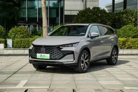 轴距超2米8，不到18万起，试驾2025款比亚迪唐DM-i图片