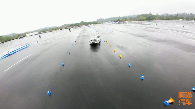 深蓝L06开起来咋样，法拉利同款磁流变悬架，真那么厉害吗