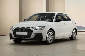 入门的丐版奥迪什么样？2025款A1，5速手动挡，三缸94马力图片