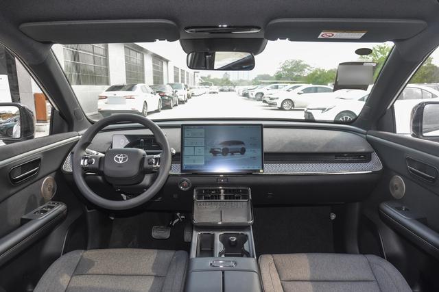 连续两月销量破万，扒开表面看看广汽丰田铂智 3X里边的料