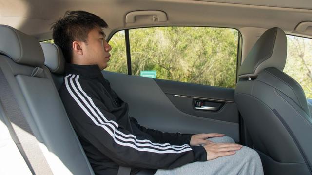 油价飙升的时代，要不要买辆混动车？试驾广汽丰田威飒