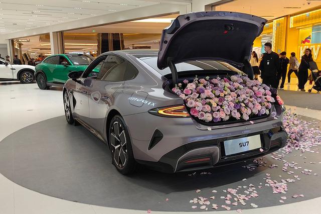 新晋打卡点！小米汽车重庆最大商超体验店长这样！