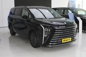 这款MPV售价亲民，1.5T插混+大七座，综合续航1300km图片