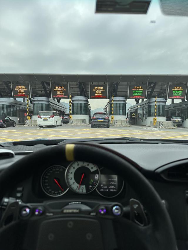 成功打卡“粤车南下”，终于把自己心爱的86开到香港街头！