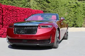 劳斯莱斯逐影发布，涂装红色，配茧式座舱，内饰尊贵图片