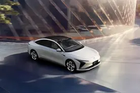 【新车】智能升级 最大降幅近16万元 全新智己L7竞争力提升图片