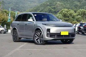 适合国人的SUV，大6座布局+5.5秒破百，还能上绿牌，实拍理想L8图片